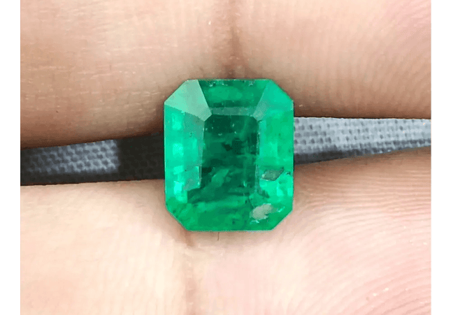 2.58ct Vivid Green Swat Emerald, 100% Natural Gemstone - SMSGEMS 