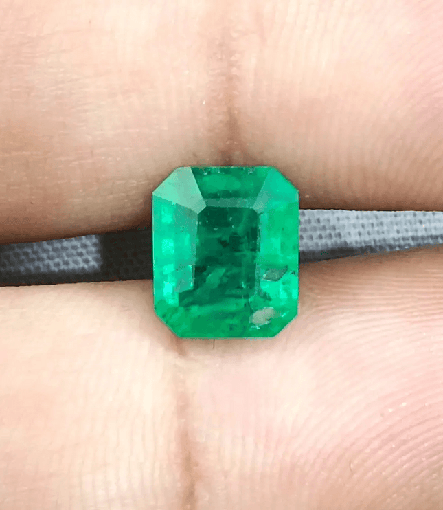 2.58ct Vivid Green Swat Emerald, 100% Natural Gemstone - SMSGEMS 