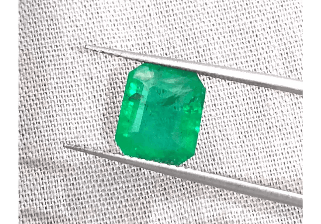 2.58ct Vivid Green Swat Emerald, 100% Natural Gemstone - SMSGEMS 