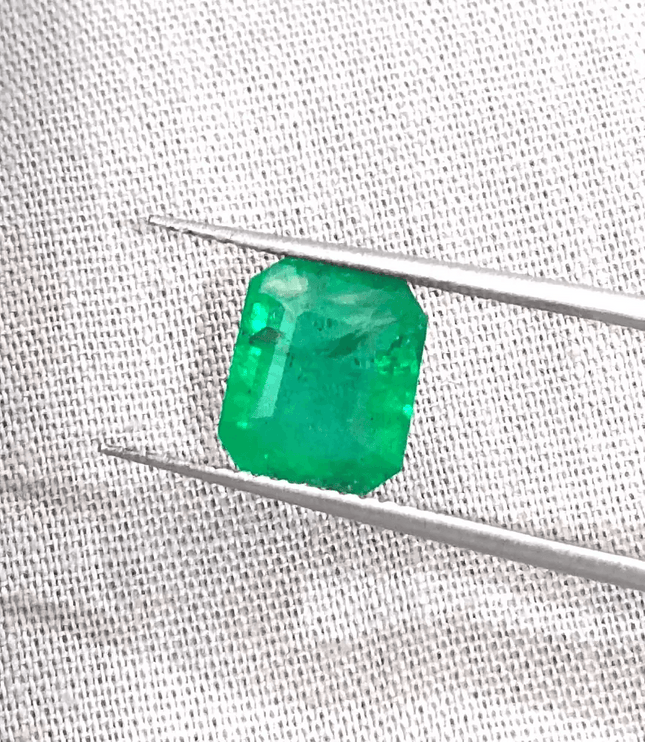 2.58ct Vivid Green Swat Emerald, 100% Natural Gemstone - SMSGEMS 