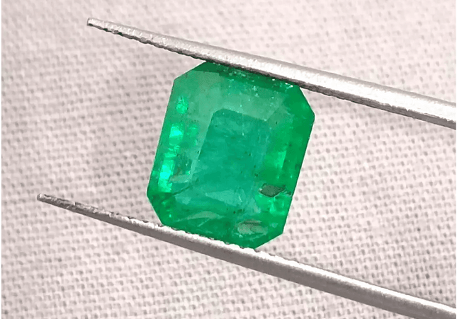 2.58ct Vivid Green Swat Emerald, 100% Natural Gemstone - SMSGEMS 
