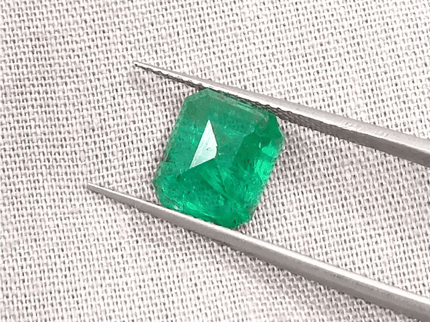 2.58ct Vivid Green Swat Emerald, 100% Natural Gemstone - SMSGEMS 