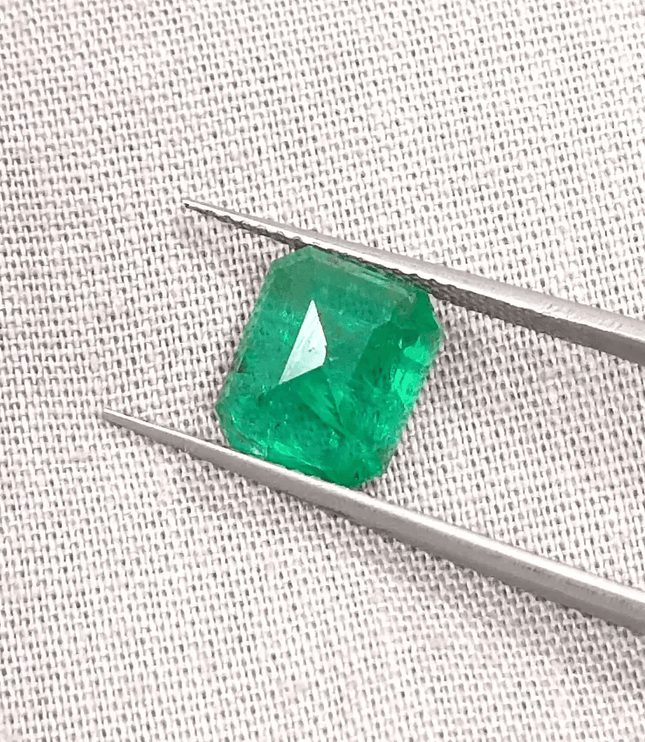 2.58ct Vivid Green Swat Emerald, 100% Natural Gemstone - SMSGEMS 