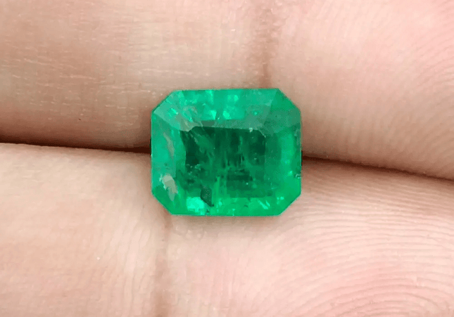 2.58ct Vivid Green Swat Emerald, 100% Natural Gemstone - SMSGEMS 