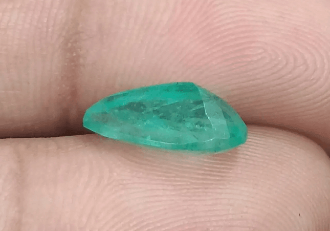 2.72ct Pastel Green Russian Emerald, 100% Natural Gemstones - SMSGEMS 