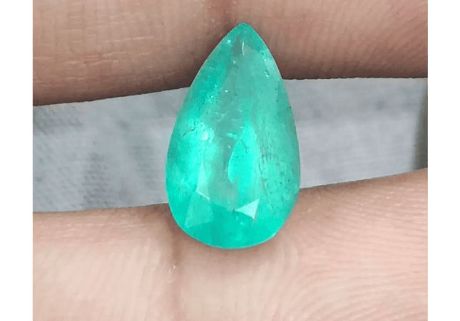 2.72ct Pastel Green Russian Emerald, 100% Natural Gemstones - SMSGEMS 