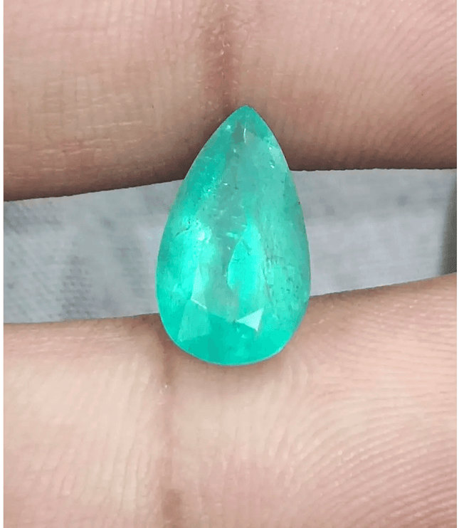 2.72ct Pastel Green Russian Emerald, 100% Natural Gemstones - SMSGEMS 