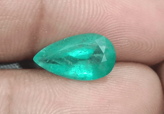2.72ct Pastel Green Russian Emerald, 100% Natural Gemstones - SMSGEMS 