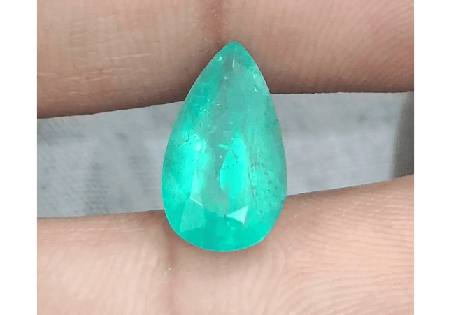 2.72ct Pastel Green Russian Emerald, 100% Natural Gemstones - SMSGEMS 