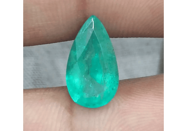 2.72ct Pastel Green Russian Emerald, 100% Natural Gemstones - SMSGEMS 
