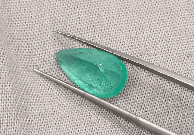 2.72ct Pastel Green Russian Emerald, 100% Natural Gemstones - SMSGEMS 