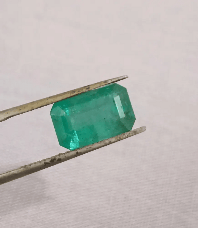 2.77ct Zambian Emerald , 100% Natural Earth Mined Gemstone - SMSGEMS 