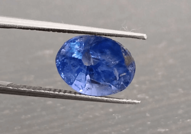 2.98ct IGI Certified Vivid Cornflower Blue Ceylon Sapphire, Natural Gemstone. Only Heat Treatment. - SMSGEMS 