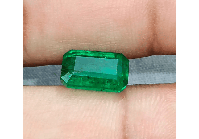 3.55ct Deep Vivid Swat Emerald, 100% Natural Earth Mined Gemstone - SMSGEMS 