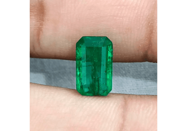 3.55ct Deep Vivid Swat Emerald, 100% Natural Earth Mined Gemstone - SMSGEMS 