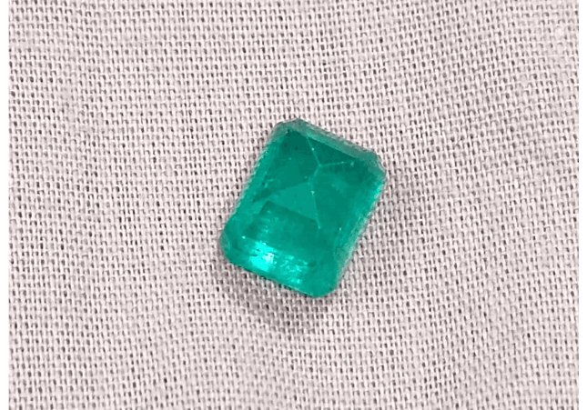 3.74ct Medium Green Zambian Emerald , 100% Earth Mined Gemstones - SMSGEMS 