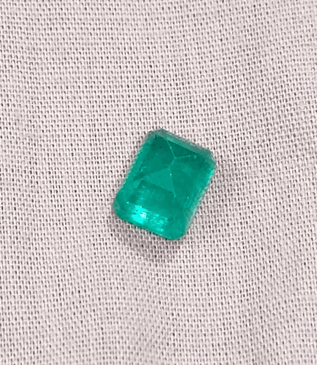 3.74ct Medium Green Zambian Emerald , 100% Earth Mined Gemstones - SMSGEMS 