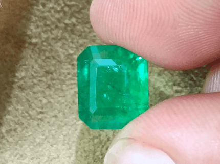 4.12ct IGI Certified Vivid Green Emerald Cut Swat Emerald, Natural Earth Mined Gemstone. - SMSGEMS 