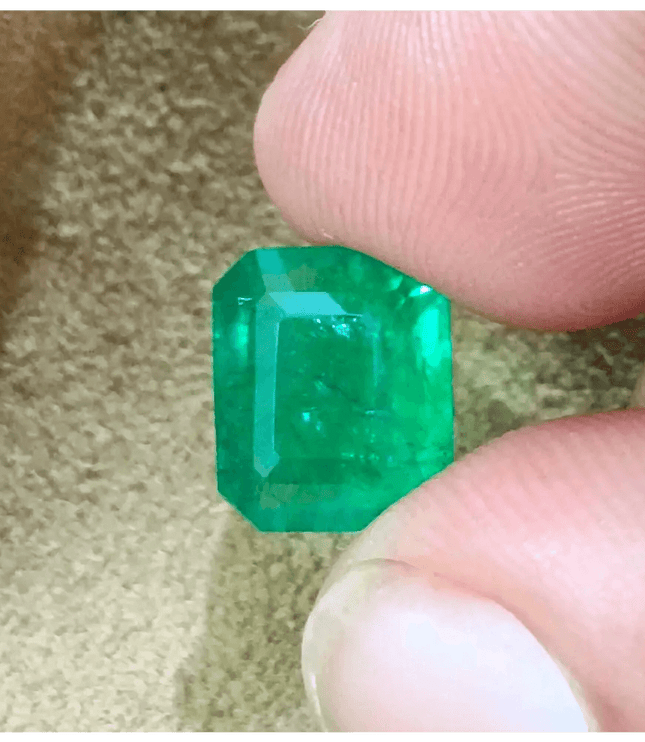 4.12ct IGI Certified Vivid Green Emerald Cut Swat Emerald, Natural Earth Mined Gemstone. - SMSGEMS 