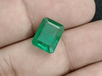 4.20ct Vibrant Green Emerald, 100% Natural Gem - SMSGEMS 