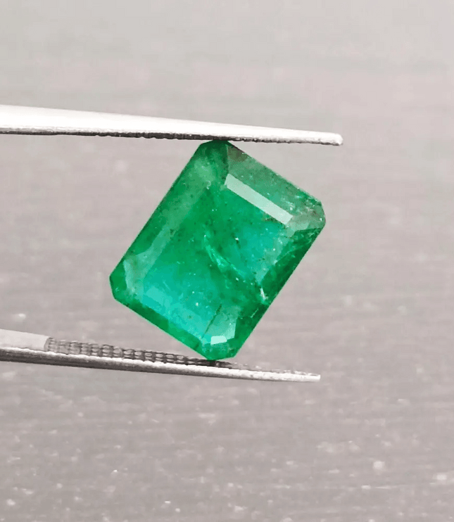 4.20ct Vibrant Green Emerald, 100% Natural Gem - SMSGEMS 