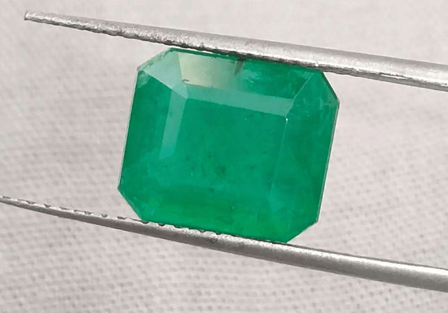4.64ct Velvet Green Emerald Certified by GSI - SMSGEMS 