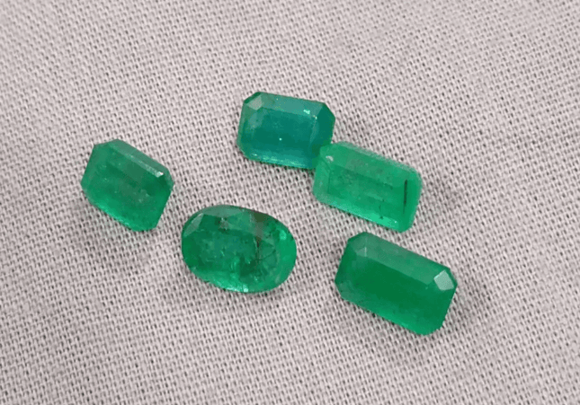 6.87ct Emerarld Parcel, Natural Emeralds - SMSGEMS 