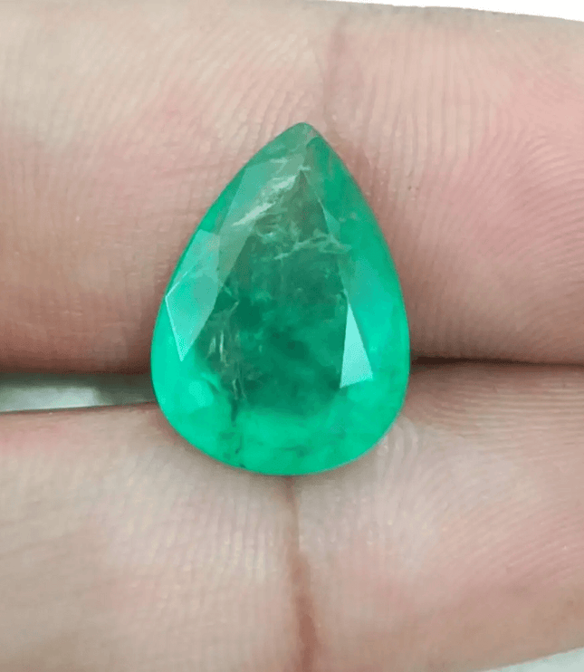 8.60ct Velvet Green Zambian Emerald, Natural Gemstone - SMSGEMS 