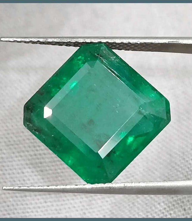 9.93ct Zambian Emerald Vivid Deep Green Certified by GSI - SMSGEMS 
