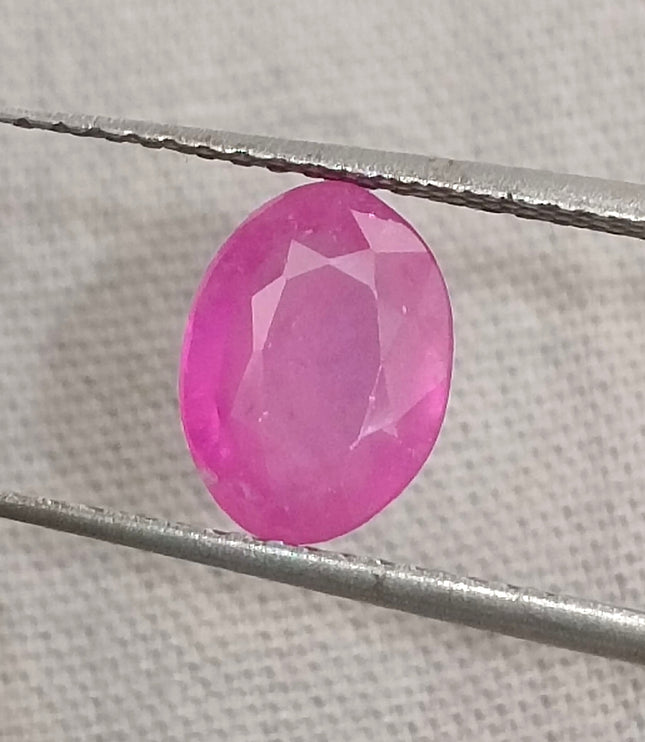 GSI certified 1.31ct natural untreated African ruby, pinkish red oval gemstone, 7.96x5.94mm, transparent, good cut quality.