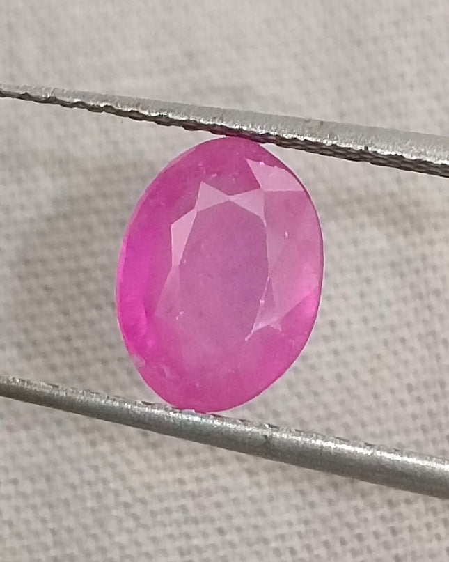 GSI certified 1.31ct natural untreated African ruby, pinkish red oval gemstone, 7.96x5.94mm, transparent, good cut quality.