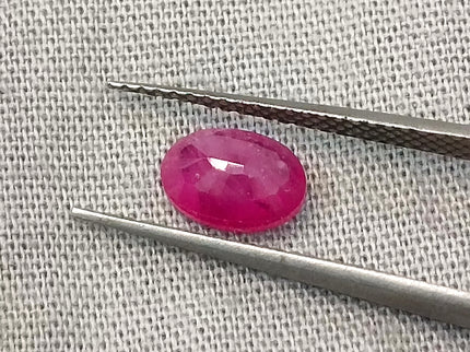 Natural untreated 1.00ct African ruby gemstone in oval shape, with good cut and deep red color.