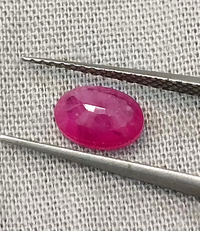 Natural untreated 1.00ct African ruby gemstone in oval shape, with good cut and deep red color.