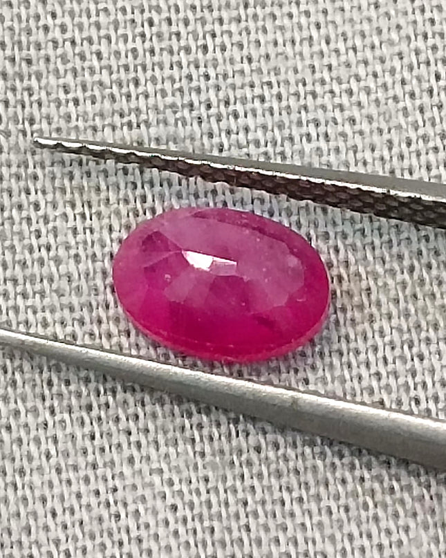 Natural untreated 1.00ct African ruby gemstone in oval shape, with good cut and deep red color.