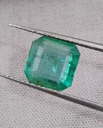 GSI Certified 2.59ct Medium Green Zambian Emerald, Natural earth mined Gemstone