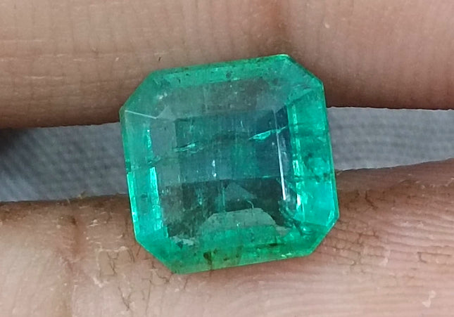 GSI Certified 2.59ct Medium Green Zambian Emerald, Natural earth mined Gemstone