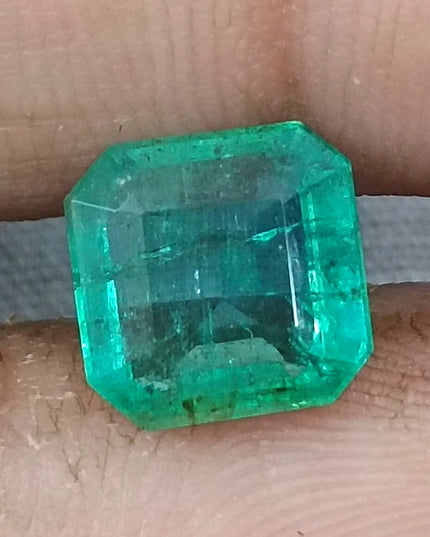 GSI Certified 2.59ct Medium Green Zambian Emerald, Natural earth mined Gemstone