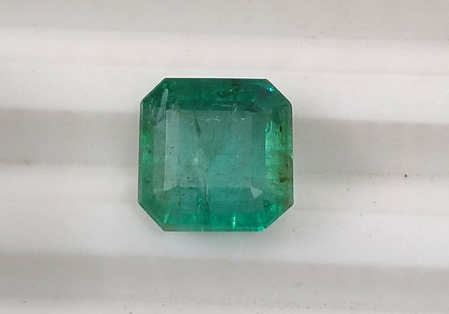 GSI Certified 2.59ct Medium Green Zambian Emerald, Natural earth mined Gemstone