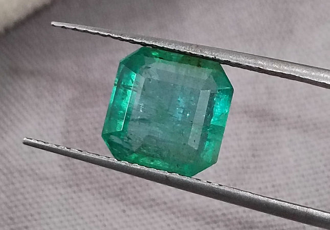 GSI Certified 2.59ct Medium Green Zambian Emerald, Natural earth mined Gemstone