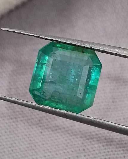 GSI Certified 2.59ct Medium Green Zambian Emerald, Natural earth mined Gemstone