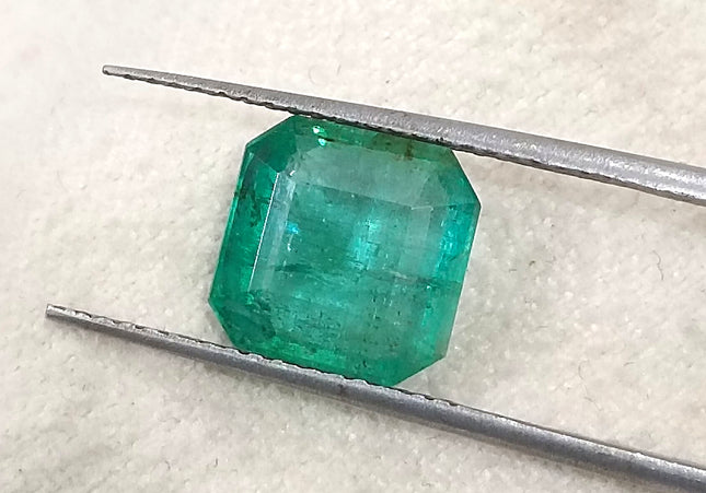 GSI Certified 2.59ct Medium Green Zambian Emerald, Natural earth mined Gemstone