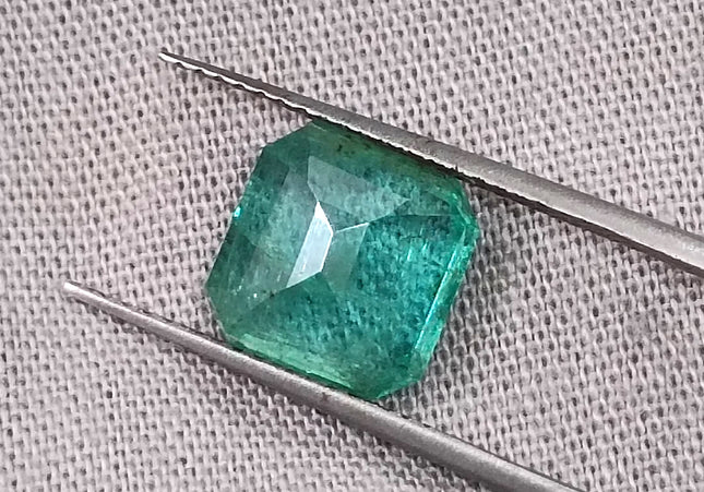 GSI Certified 2.59ct Medium Green Zambian Emerald, Natural earth mined Gemstone