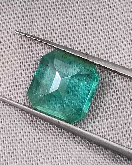 GSI Certified 2.59ct Medium Green Zambian Emerald, Natural earth mined Gemstone