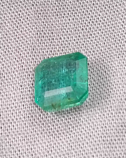 GSI Certified 2.59ct Medium Green Zambian Emerald, Natural earth mined Gemstone