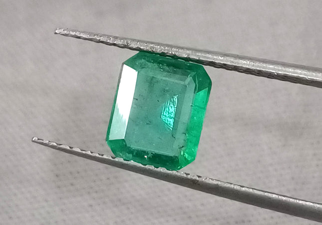 GSI Certified 1.06ct Spring Green Emerald, Natural Earth mined Gemstone