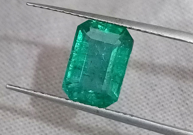 GSI Certified 2.14ct Medium Deep Green Emerald, Natural earth mined Gemstone.