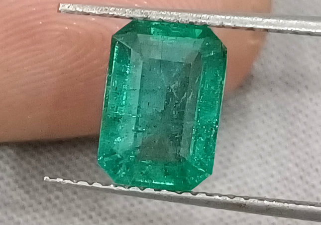 GSI Certified 2.14ct Medium Deep Green Emerald, Natural earth mined Gemstone.