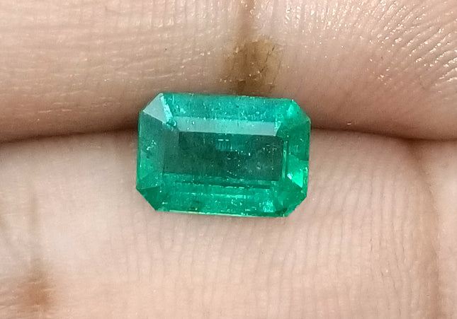 GSI Certified 2.14ct Medium Deep Green Emerald, Natural earth mined Gemstone.