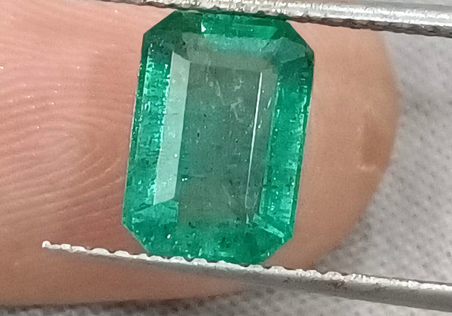 GSI Certified 2.14ct Medium Deep Green Emerald, Natural earth mined Gemstone.