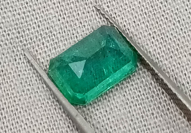 GSI Certified 2.14ct Medium Deep Green Emerald, Natural earth mined Gemstone.